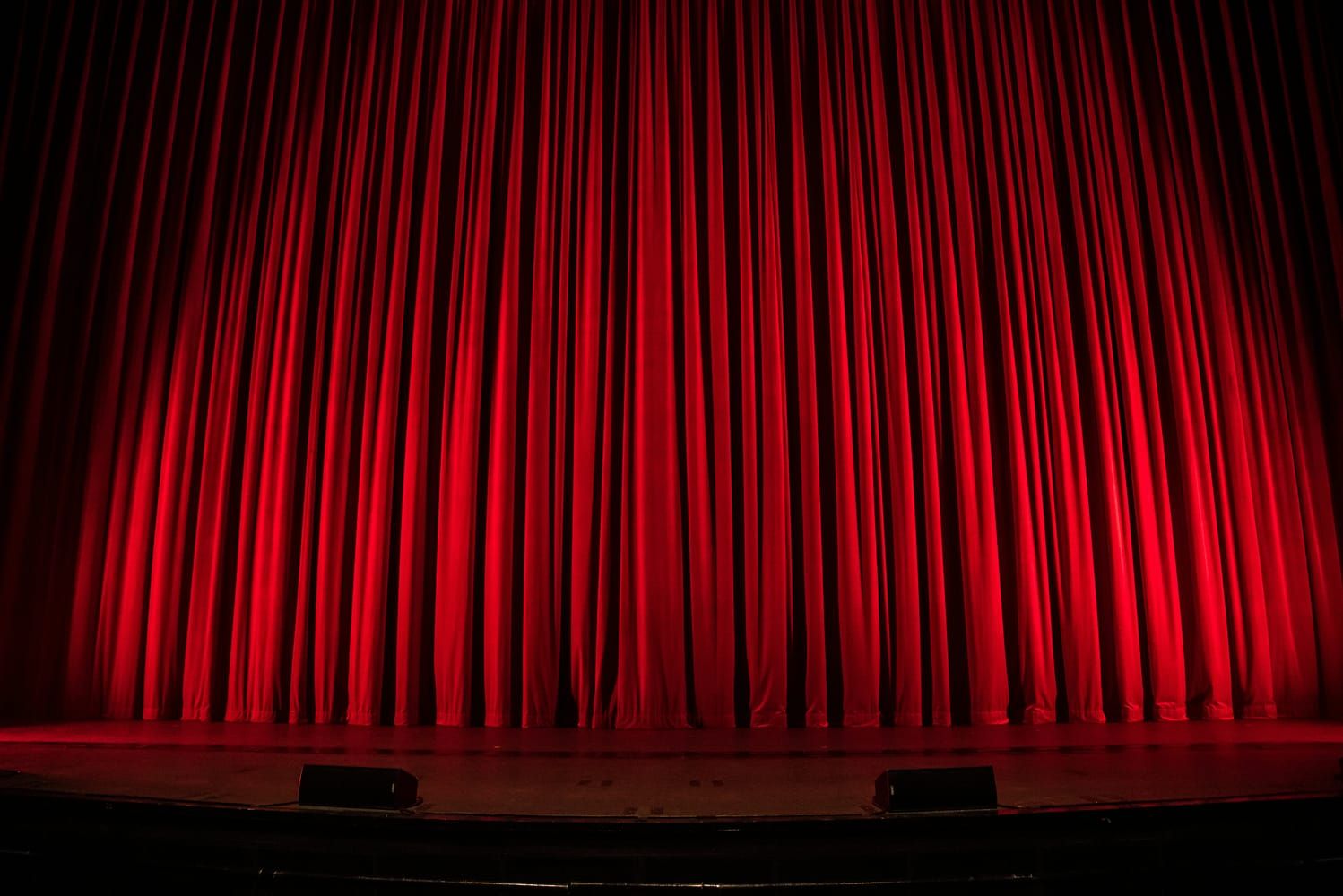 Theater- oder Kinofassade in Chemnitz bei Abendstimmung
