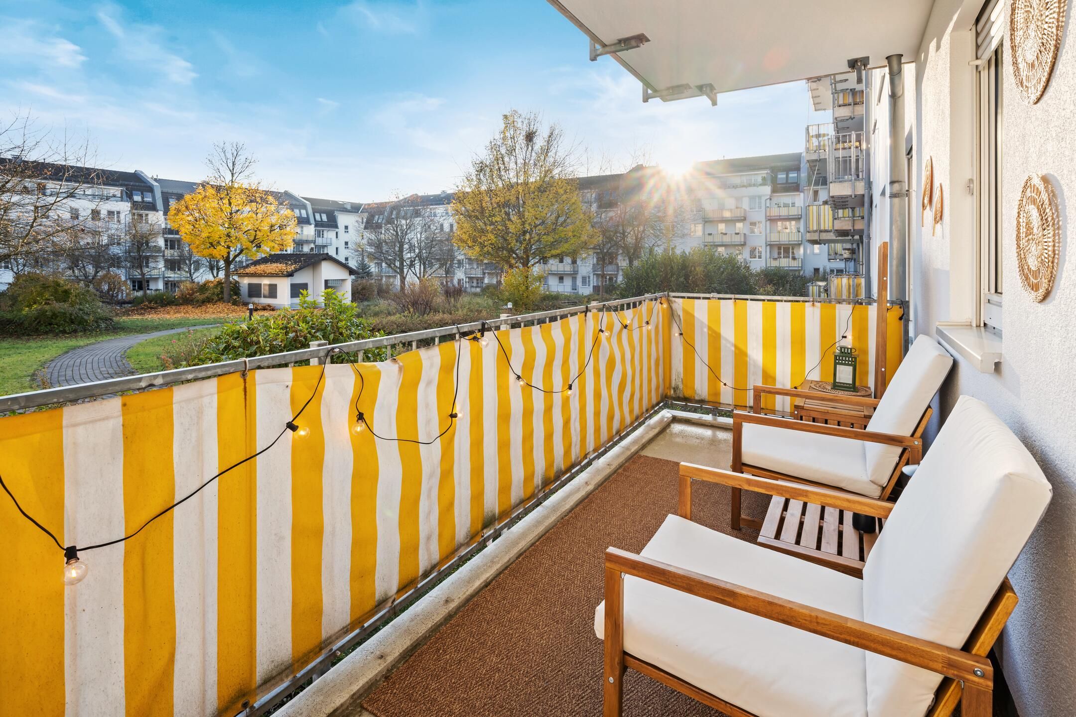 Balkon mit Blick ins Grüne im Apartment Glauchauer Straße 31 in Chemnitz