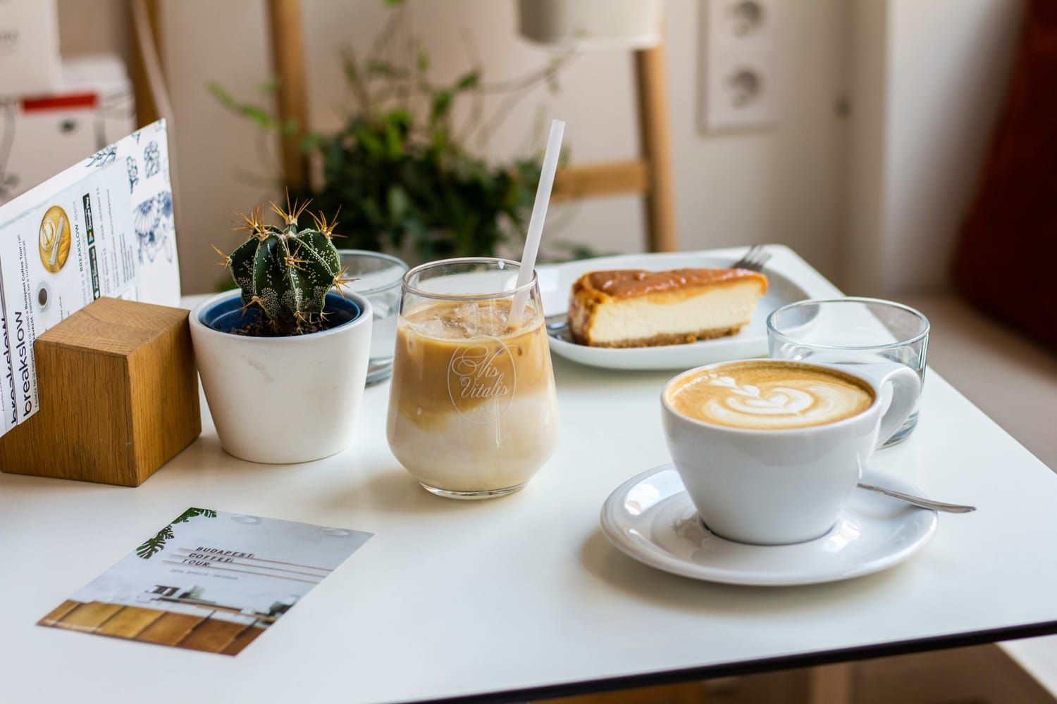 Eisbecher und Kaffee als süße Pause in Chemnitz
