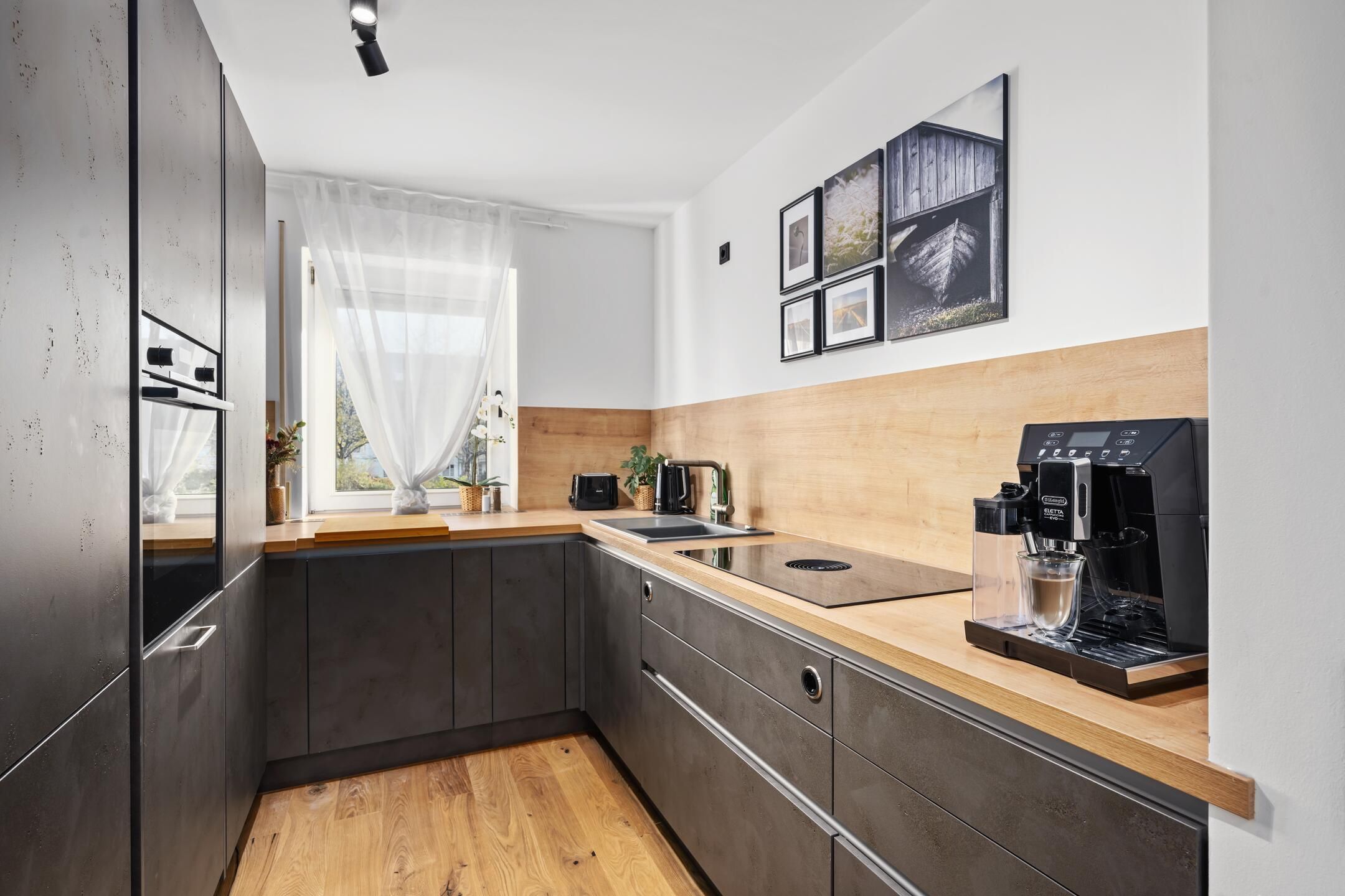 Küche mit Kaffeevollautomat im Apartment Glauchauer Straße 31 in Chemnitz