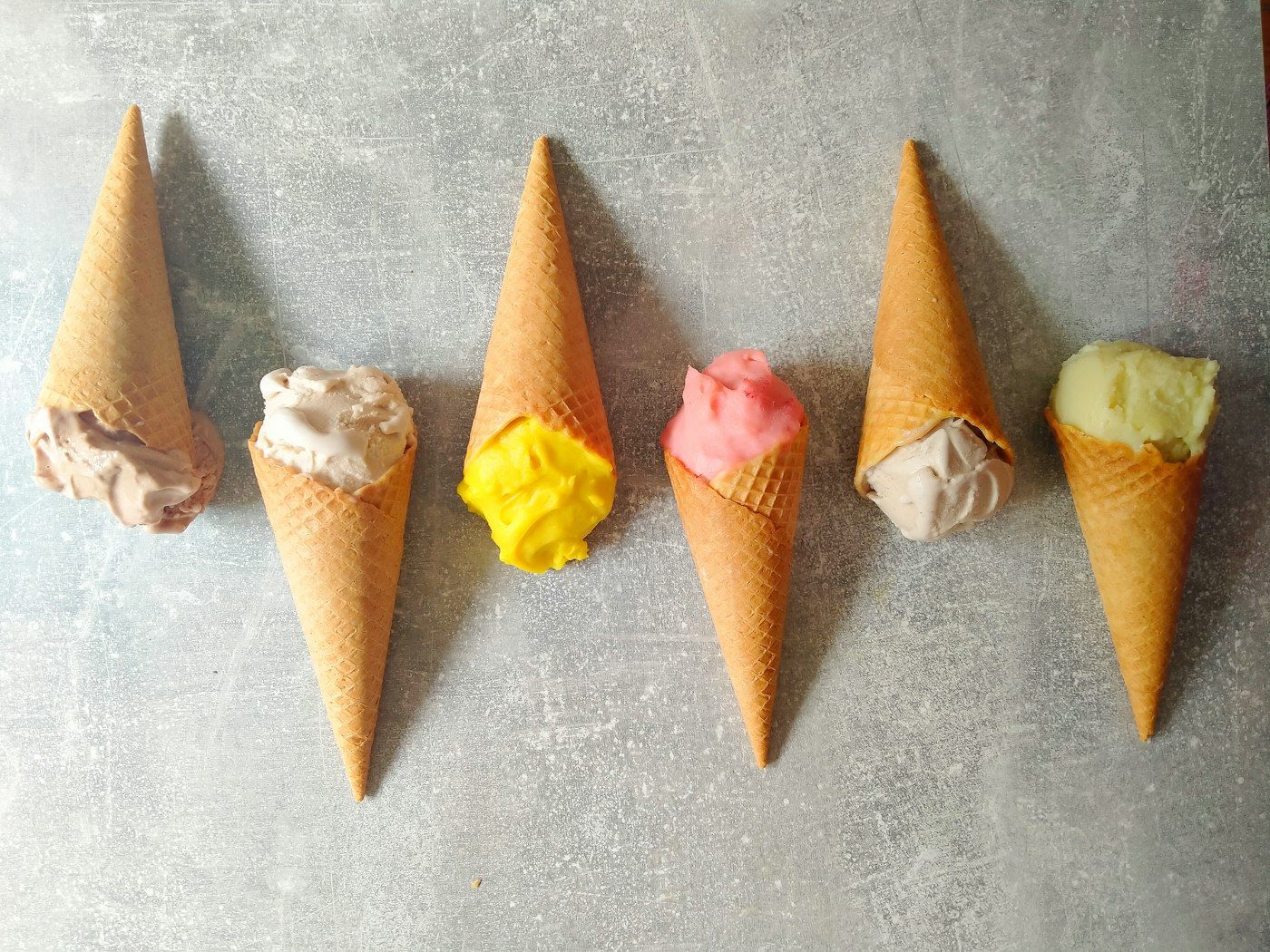 Mehrere Eiswaffeln als Symbol für Eisdielen in Zwickau