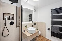 Gallery image 18 of 34