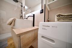 Gallery image 28 of 34