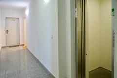 Gallery image 32 of 34