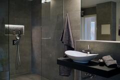 Thumbnail image 21 of 36
