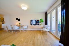 Gallery image 33 of 36