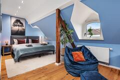 Gallery image 1 of 27